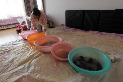 保康楼上漏水，住户失联，小区没物管，业主维权难！律师来支招……